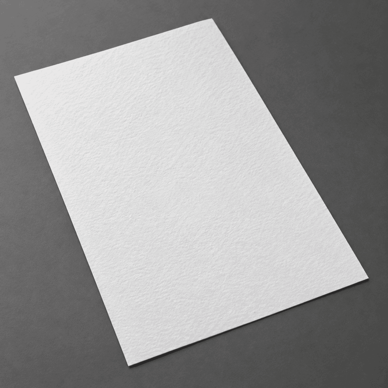 Strukturno bel barvni papir – ilustrativni prikaz površinske teksture; format je naveden v podatkih izdelka.
